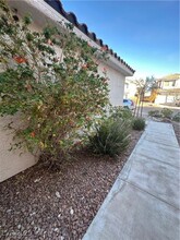 7621 Lookout Hill St in Las Vegas, NV - Building Photo - Building Photo