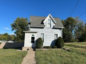 1429 Monroe St in Quincy, IL - Building Photo