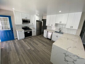 5171 La Dorna St in San Diego, CA - Building Photo