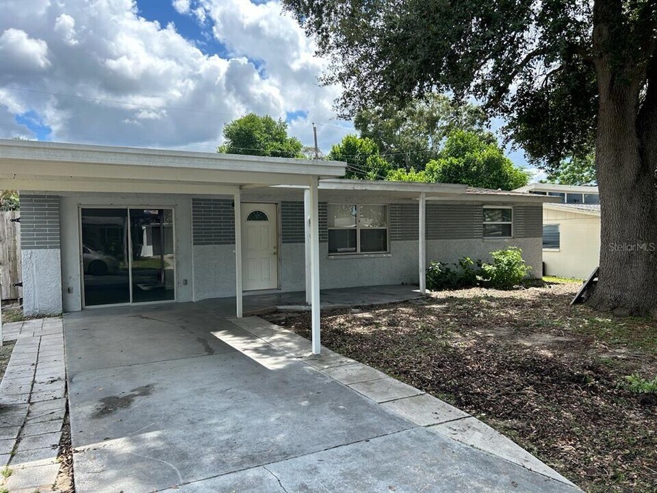 2030 Hess Dr in Holiday, FL - Building Photo