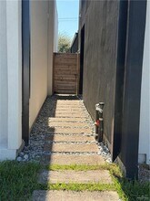 16 Warbler Ave in McAllen, TX - Building Photo - Building Photo
