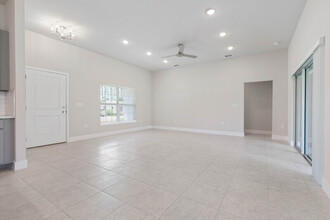 8 Waywood Pl in Palm Coast, FL - Building Photo - Building Photo