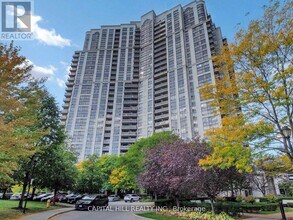 710 Humberwood Blvd in Toronto, ON - Building Photo - Building Photo