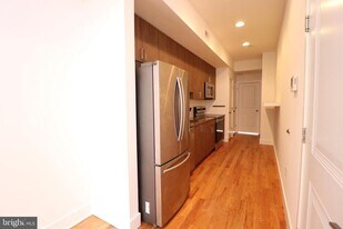 1211 N Franklin St in Philadelphia, PA - Building Photo