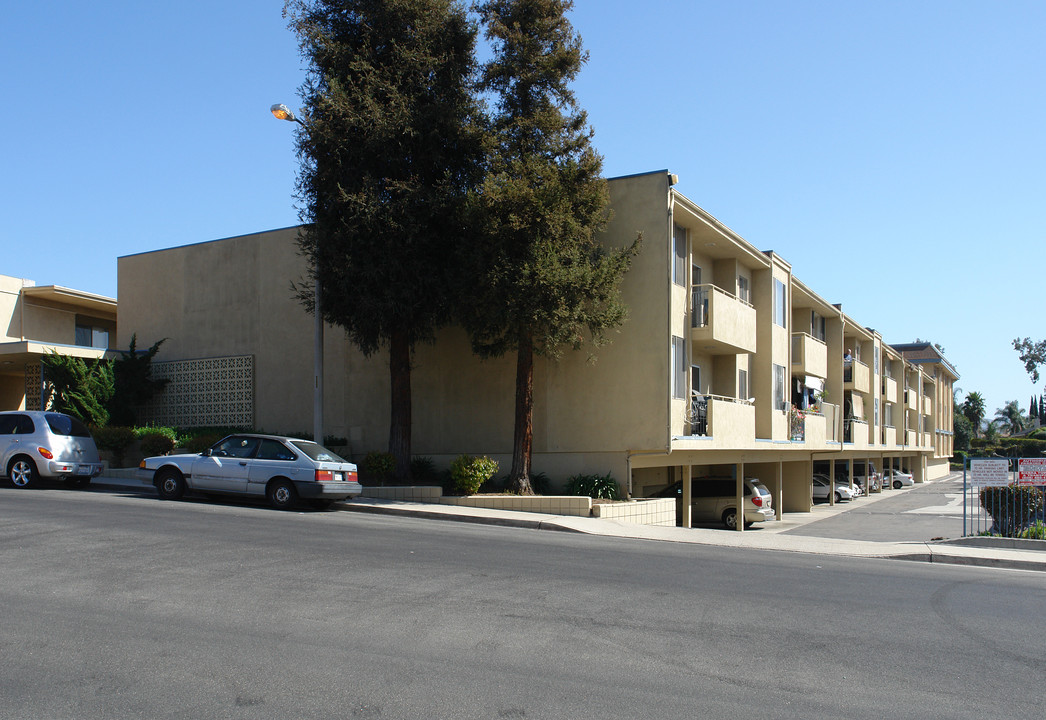 Mount Clef Apartments in Thousand Oaks, CA - Building Photo