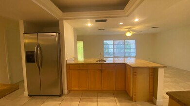 5151 Oakmont Pl in Siesta Key, FL - Building Photo - Building Photo