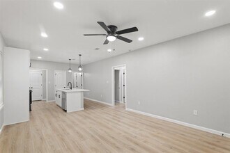 1006 9th St in Hempstead, TX - Building Photo - Building Photo