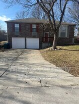 1704 NE Balboa St in Lee's Summit, MO - Building Photo