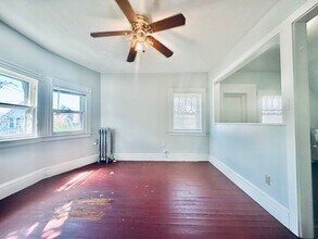 19-21 Lynwood Place in New Haven, CT - Building Photo - Interior Photo