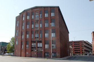 2 Broadway in Paterson, NJ - Foto de edificio - Building Photo