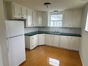 823 Avenue K, Unit 11 in Galveston, TX - Building Photo - Building Photo