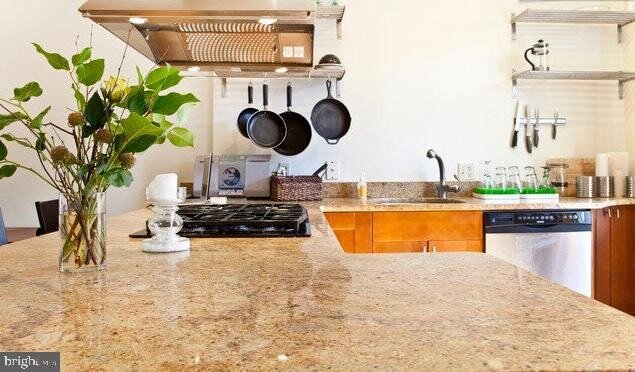 property at 768 Hobart Pl NW