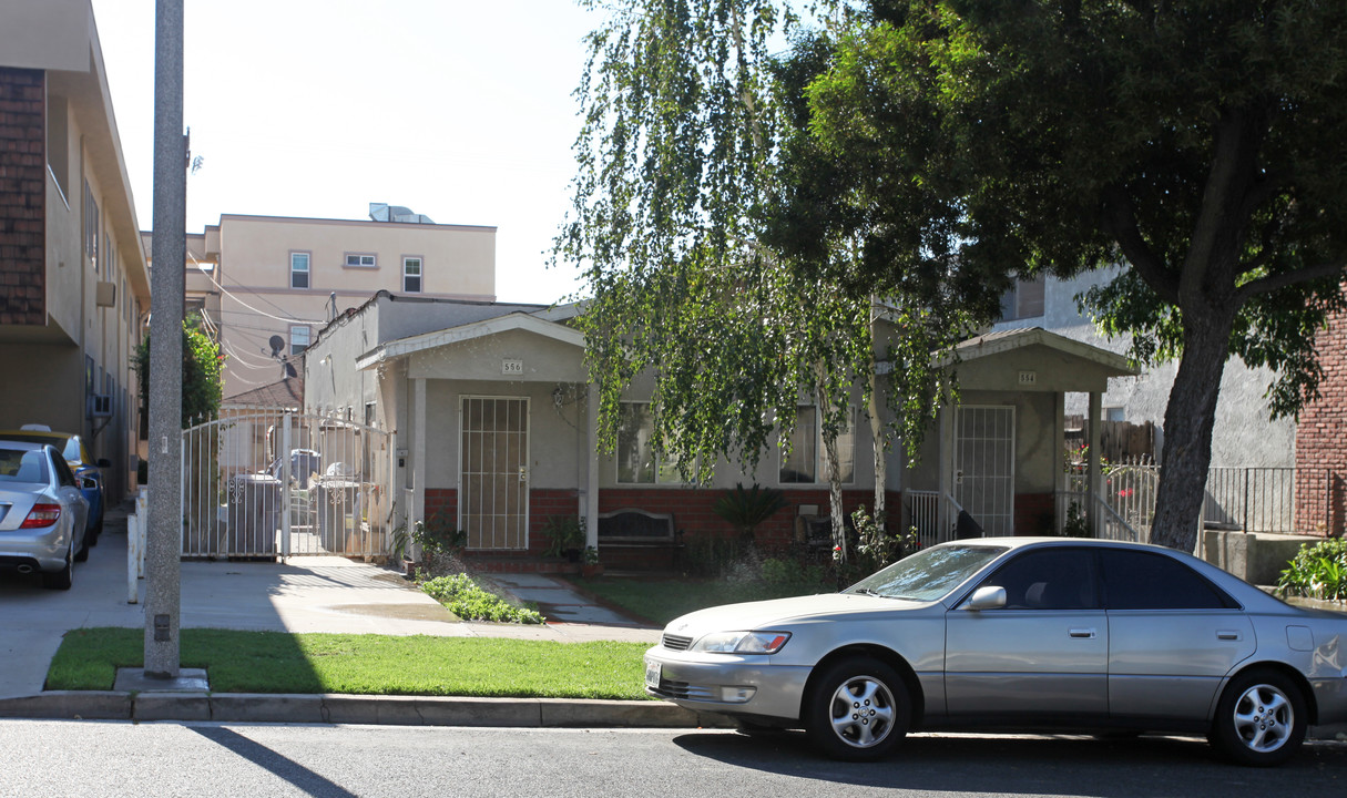 554-556 E Magnolia Blvd in Burbank, CA - Building Photo