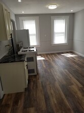 30 Thorne St, Unit 3 in Worcester, MA - Foto de edificio - Building Photo