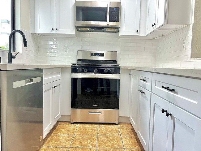 111 S Oak Knoll Ave in Pasadena, CA - Building Photo - Building Photo