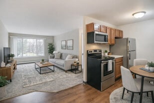 Birch Tree Apartments in Lansing, MI - Building Photo