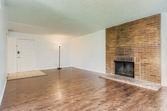 3341 S Monaco St Pkwy in Denver, CO - Building Photo - Building Photo