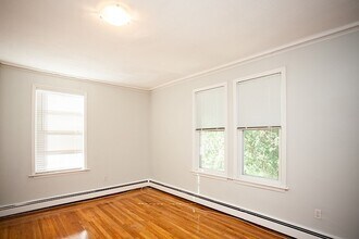 5 Munroe St, Unit 3 in Somerville, MA - Building Photo - Building Photo