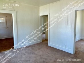 205 Perry St in Ponca City, OK - Foto de edificio - Building Photo