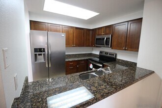3935 Nobel Dr in San Diego, CA - Building Photo - Building Photo