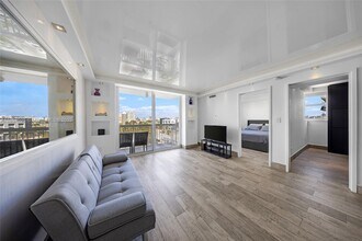 401 Ocean Dr in Miami Beach, FL - Building Photo - Building Photo