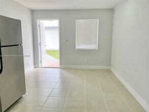 430 NW 51st Ave in Miami, FL - Building Photo - Building Photo