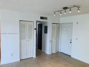 8260 SW 210th St in Cutler Bay, FL - Building Photo - Building Photo