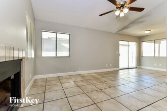 77 Parrish Ln in Las Vegas, NV - Building Photo - Building Photo