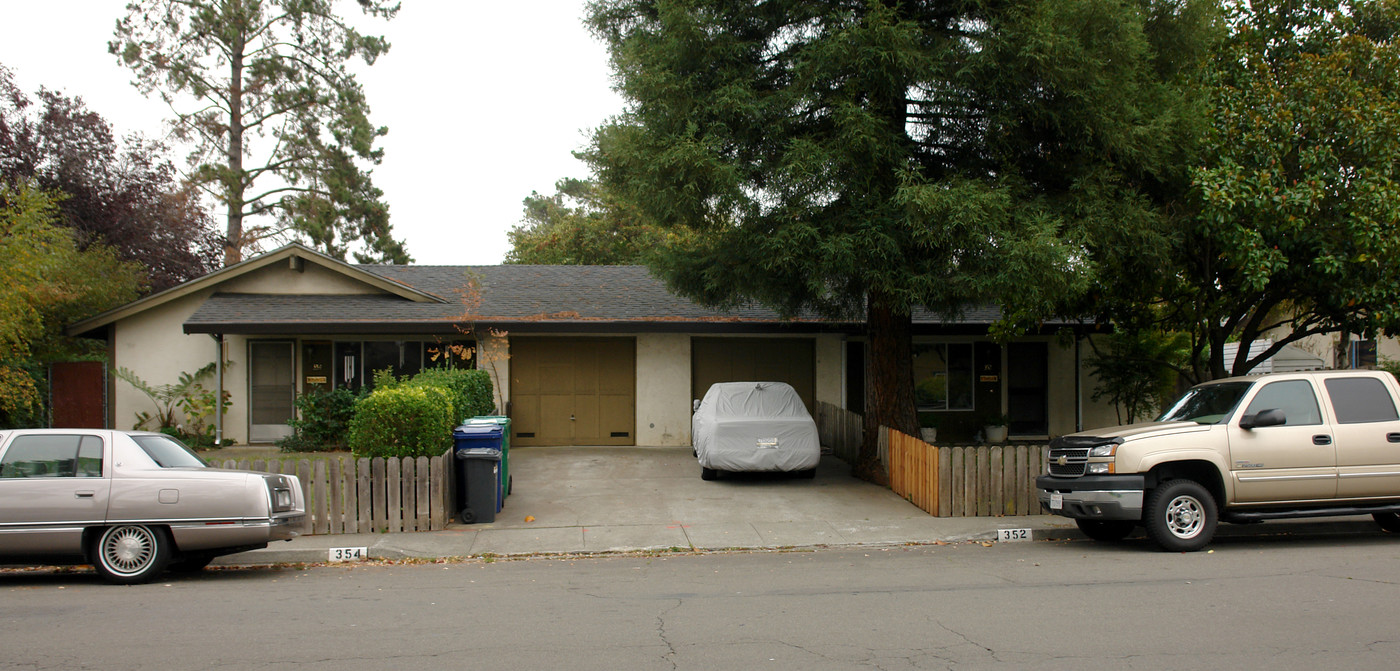 352 Lincoln Ave in Cotati, CA - Building Photo