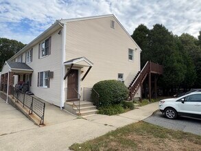 14 Fairway Dr in Ledyard, CT - Building Photo - Building Photo