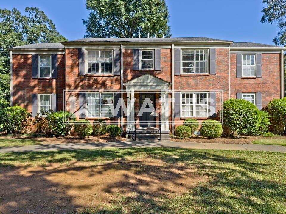 107 Fox Hall Rd in Mountain Brook, AL - Building Photo
