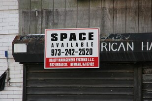 233 Littleton Ave in Newark, NJ - Building Photo