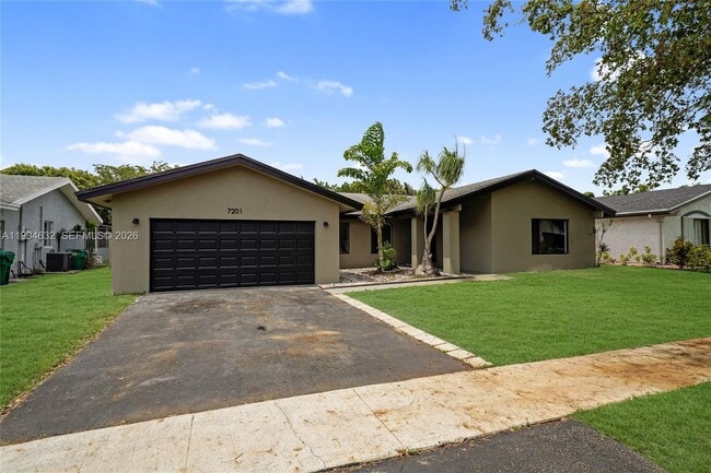 7201 NW 46th Ct in Lauderhill, FL - Building Photo - Building Photo