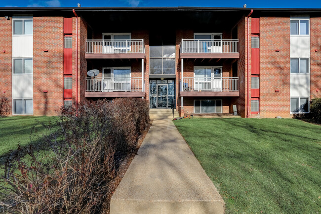 Hillsdale Manor Apartments in Baltimore, MD - Foto de edificio - Building Photo