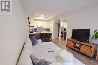 100 Canon Jackson Dr in Toronto, ON - Building Photo - Building Photo