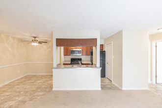 Oaks at Gayton in Henrico, VA - Building Photo - Interior Photo