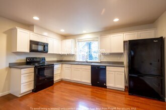 7720 SE Washington St in Portland, OR - Building Photo - Building Photo