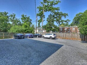 2104 Park Rd, Unit 2 in Charlotte, NC - Building Photo - Building Photo