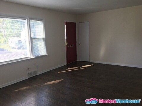 110 La Sierra Dr in Florissant, MO - Building Photo