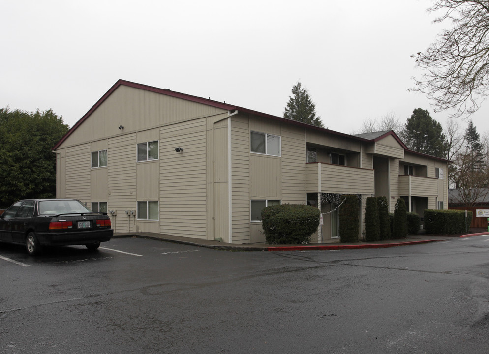 Chalet Village Apartments in Portland, OR - Building Photo