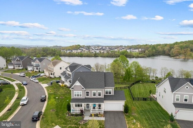 35898 Quantum Pl in Round Hill, VA - Building Photo - Building Photo
