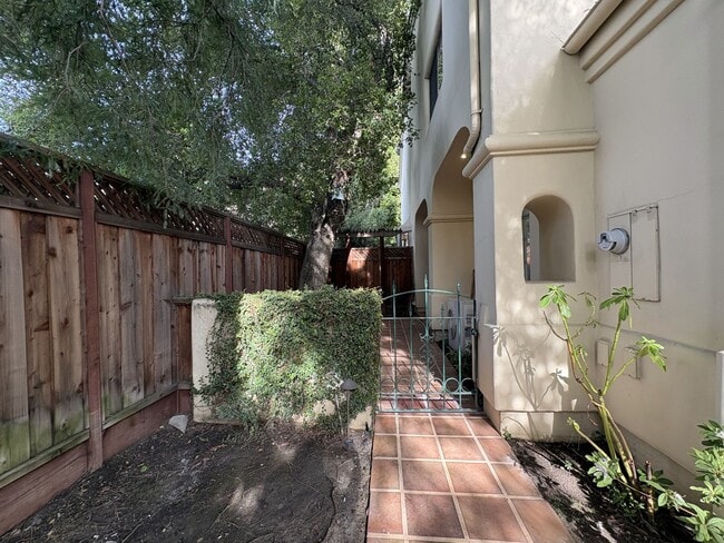 712 Elizabeth Ln in Menlo Park, CA - Building Photo - Building Photo