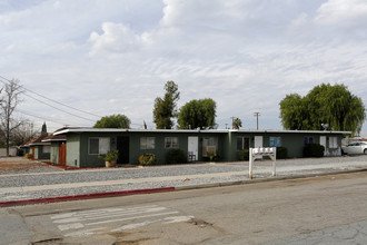 Kimball Gardens in Hemet, CA - Building Photo - Building Photo