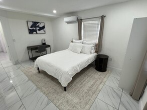 4200 NW 11th Ct in Miami, FL - Building Photo - Building Photo