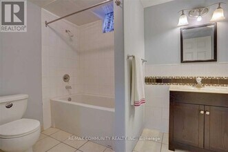 208 Twyn Rivers Dr in Pickering, ON - Building Photo - Building Photo