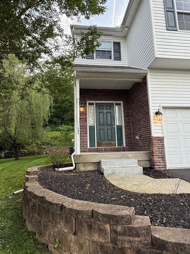 1504 Crest Park Ct in Bethlehem, PA - Building Photo - Building Photo
