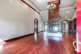 825 Chehalem Rd in La Cañada Flintridge, CA - Building Photo - Building Photo