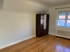 13511 62nd Rd, Unit 2nd floor in Flushing, NY - Building Photo - Building Photo