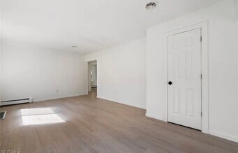 7407 Hawk Ave in Mentor, OH - Building Photo - Building Photo