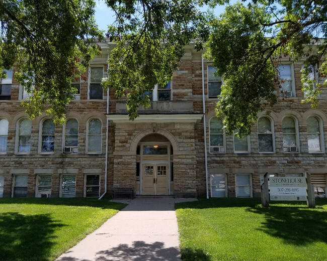 Stonehouse Apartments in Cannon Falls, MN - Foto de edificio - Building Photo